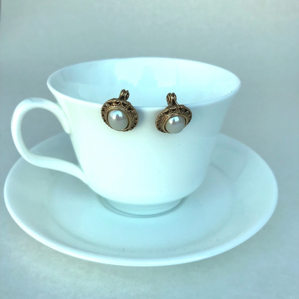 Retro Pearl Oval Heart Gold Clip On Earrings
